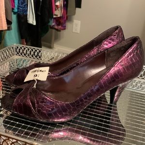 BNWT Mossimo from Target purple faux snakeskin peep toe pumps size 9.5